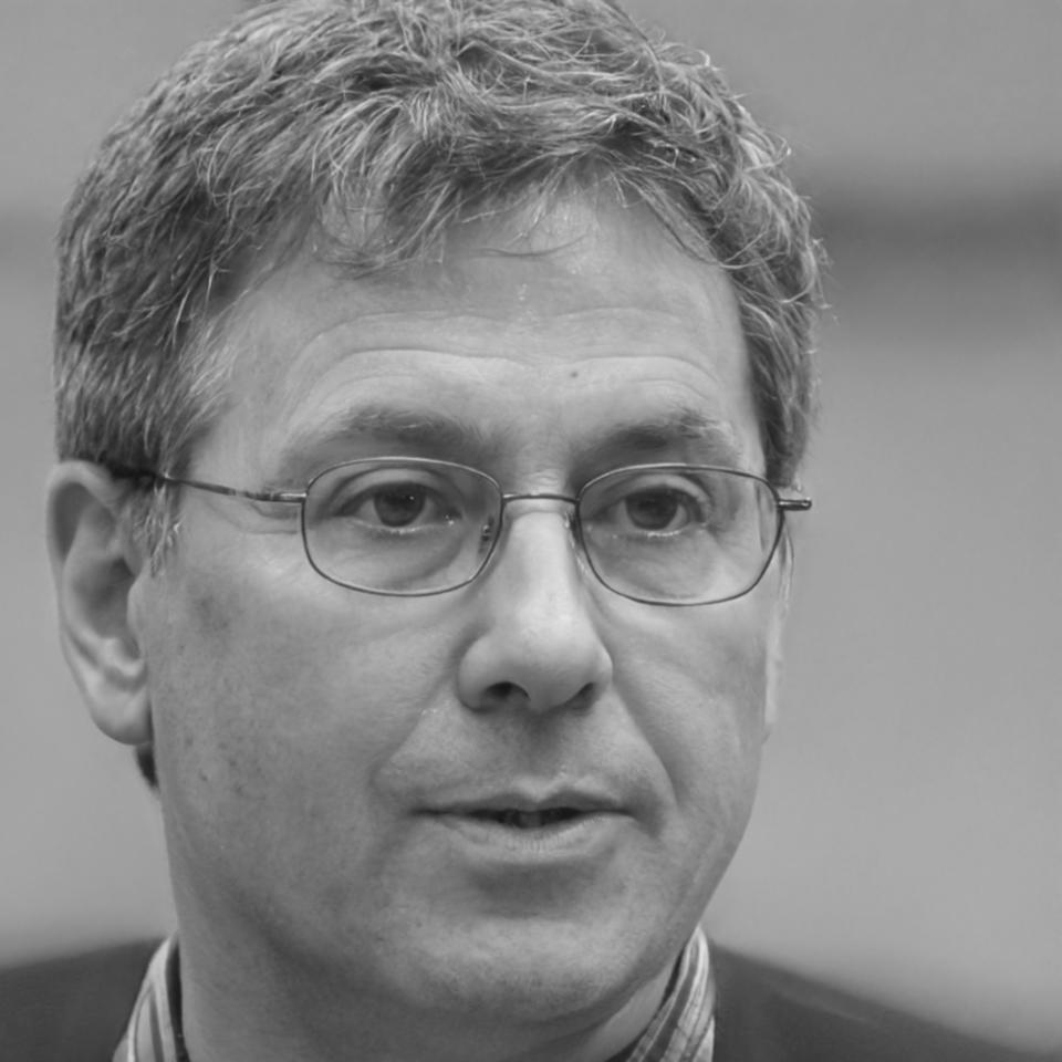 Portrait de Marc Dubois, Directeur Technique chez TechnoFin Solutions